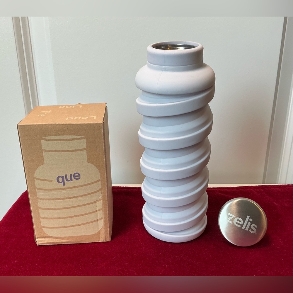 que Collapsible Silicone 20 oz Bottle. Travel/Outdoor Use. Branded “Zelis” NEW
